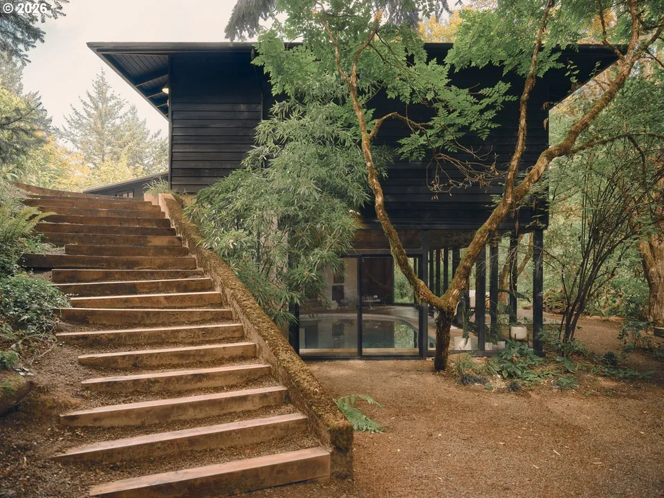 3 Bed 2 Bath Established Mid-Century Residence in Portland, OR