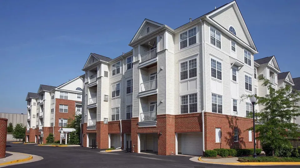3 Bed 2 Bath Urban Residential Condo in Alexandria, VA - 2