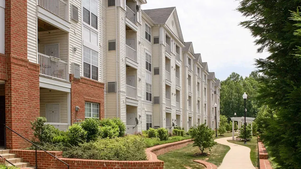 3 Bed 2 Bath Urban Residential Condo in Alexandria, VA - 3