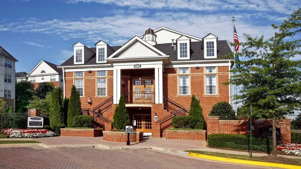 3 Bed 2 Bath Urban Residential Condo in Alexandria, VA - 4