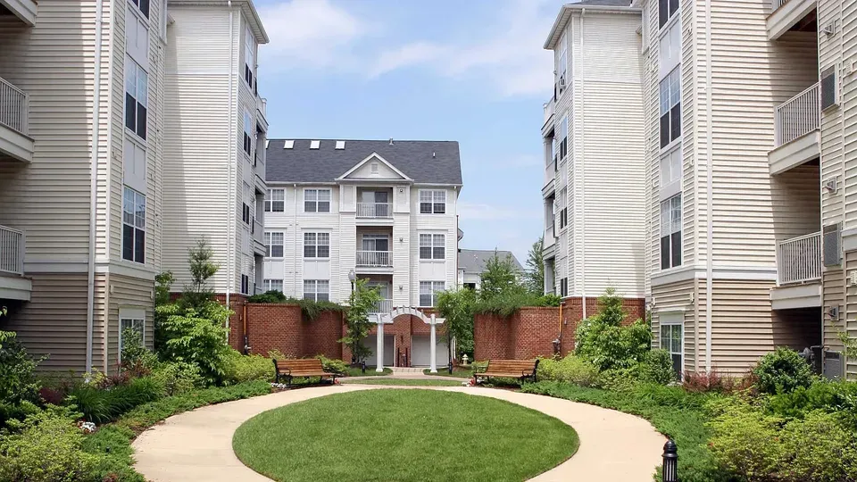 3 Bed 2 Bath Urban Residential Condo in Alexandria, VA - 5