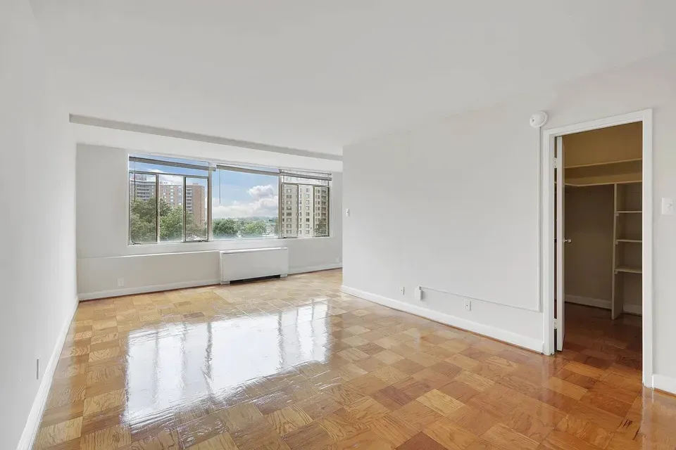 3 Bed 2 Bath Urban Residential Condo in Alexandria, VA - 5