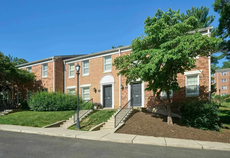 3 Bed 2 Bath Urban Residential Condo in Alexandria, VA - 1