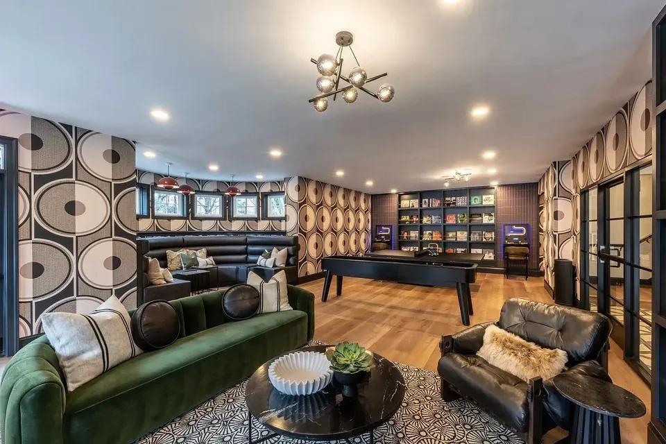 3 Bed 2 Bath Urban Residential Condo in Alexandria, VA - 2