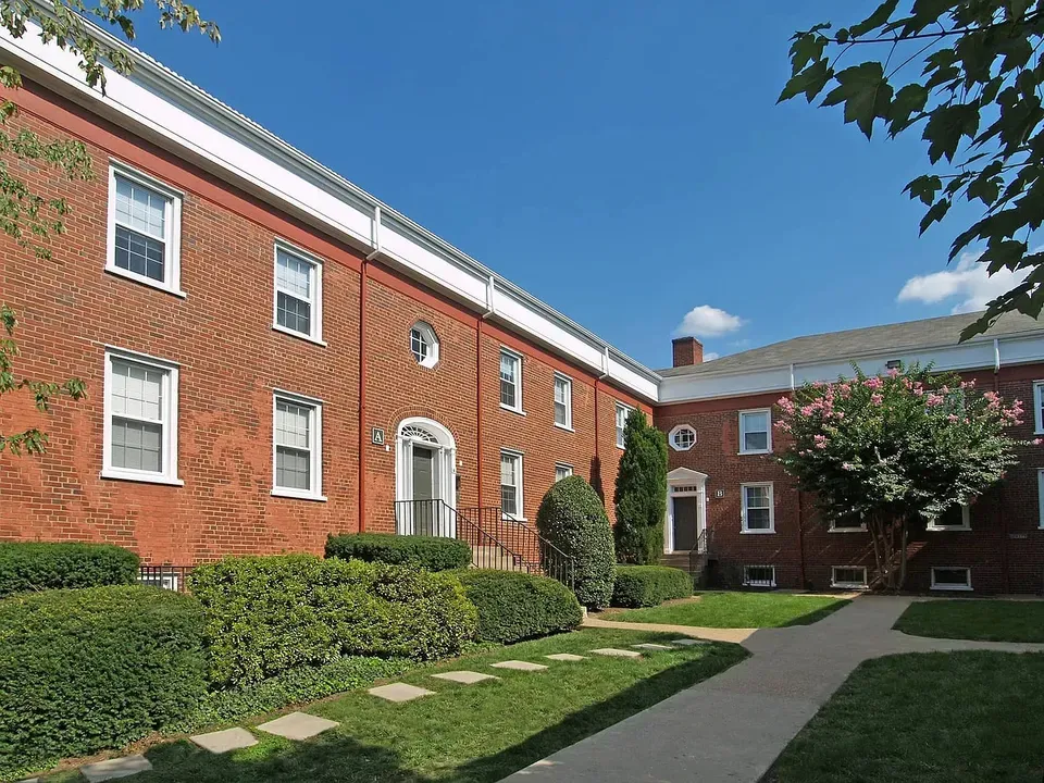 3 Bed 2 Bath Urban Residential Condo in Alexandria, VA - 1