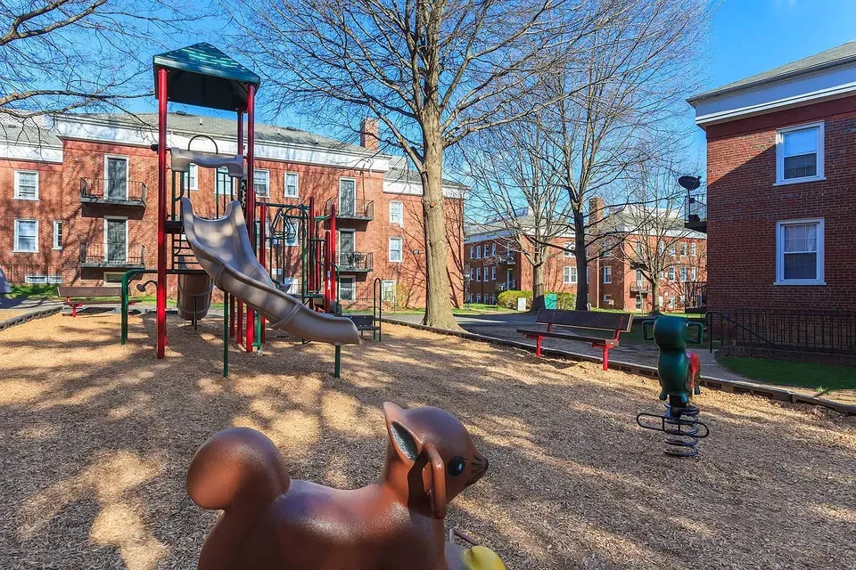 3 Bed 2 Bath Urban Residential Condo in Alexandria, VA - 4