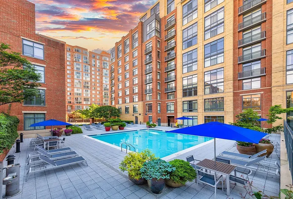 3 Bed 2 Bath Urban Residential Condo in Alexandria, VA - 1
