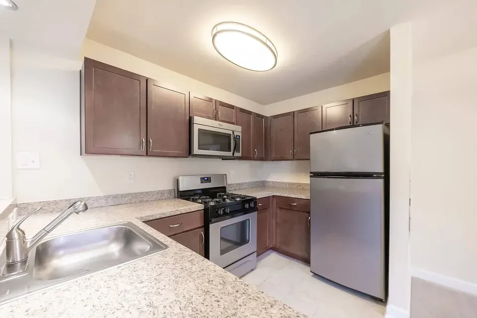 3 Bed 2 Bath Urban Residential Condo in Alexandria, VA - 4