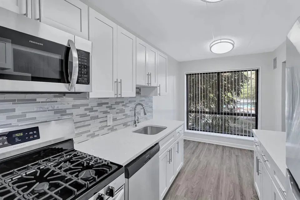 3 Bed 2 Bath Urban Residential Condo in Alexandria, VA - 1