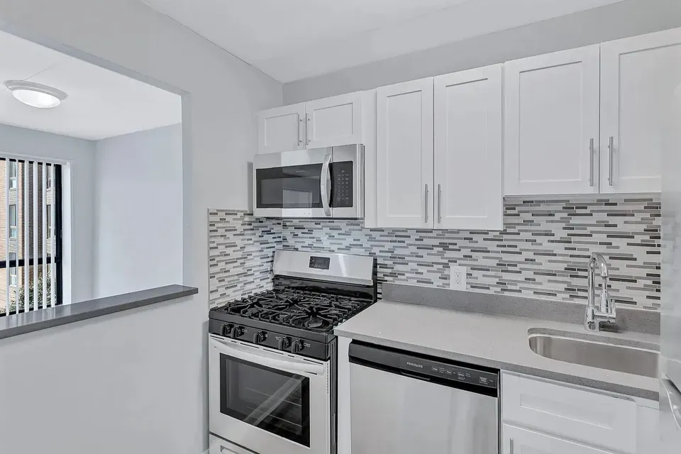 3 Bed 2 Bath Urban Residential Condo in Alexandria, VA - 4