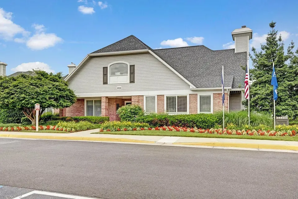 3 Bed 2 Bath Urban Residential Condo in Alexandria, VA - 2
