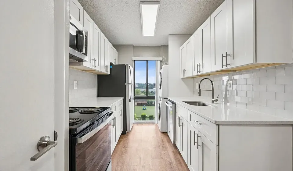 3 Bed 2 Bath Urban Residential Condo in Alexandria, VA - 4