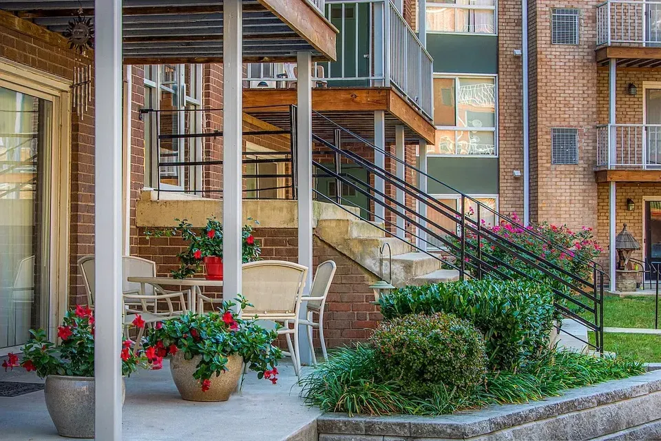 3 Bed 2 Bath Urban Residential Condo in Alexandria, VA - 4