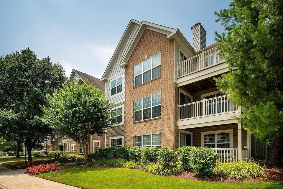 3 Bed 2 Bath Urban Residential Condo in Alexandria, VA - 4
