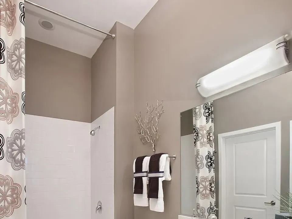 3 Bed 2 Bath Urban Residential Condo in Alexandria, VA - 5