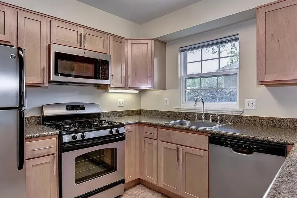 3 Bed 2 Bath Urban Residential Condo in Alexandria, VA - 1