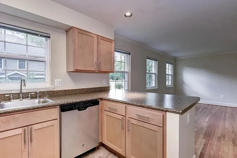 3 Bed 2 Bath Urban Residential Condo in Alexandria, VA - 2