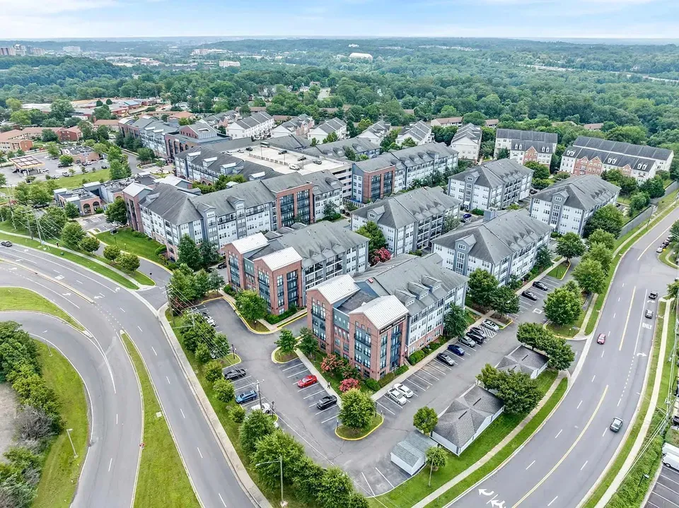 3 Bed 2 Bath Urban Residential Condo in Alexandria, VA - 2