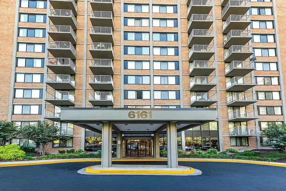 3 Bed 2 Bath Urban Residential Condo in Alexandria, VA