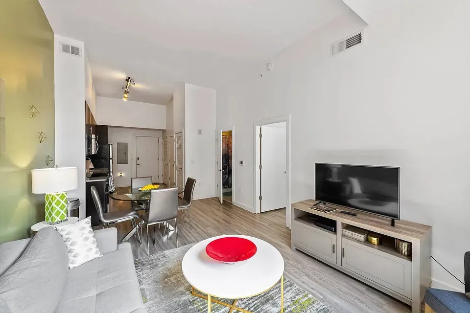 3 Bed 2 Bath Urban Residential Condo in Alexandria, VA - 4