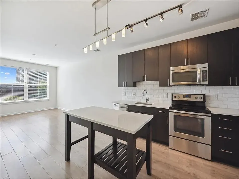 3 Bed 2 Bath Urban Residential Condo in Alexandria, VA - 1