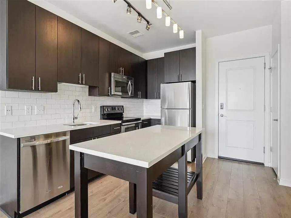 3 Bed 2 Bath Urban Residential Condo in Alexandria, VA - 2