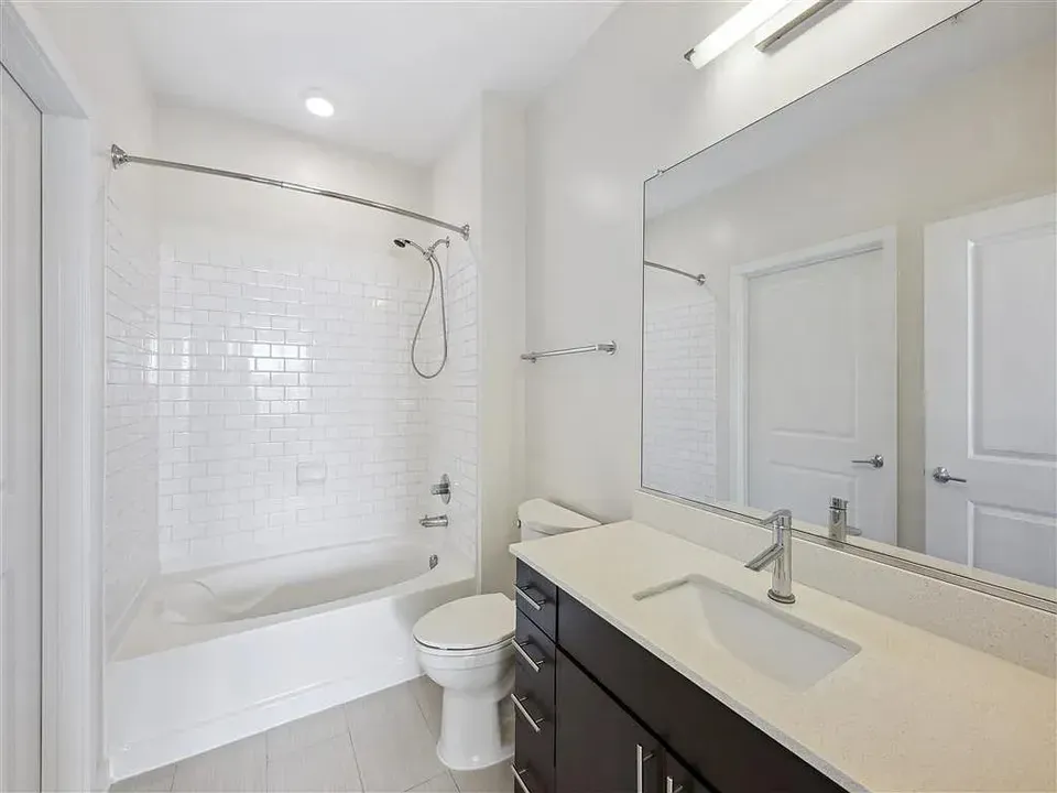 3 Bed 2 Bath Urban Residential Condo in Alexandria, VA - 4