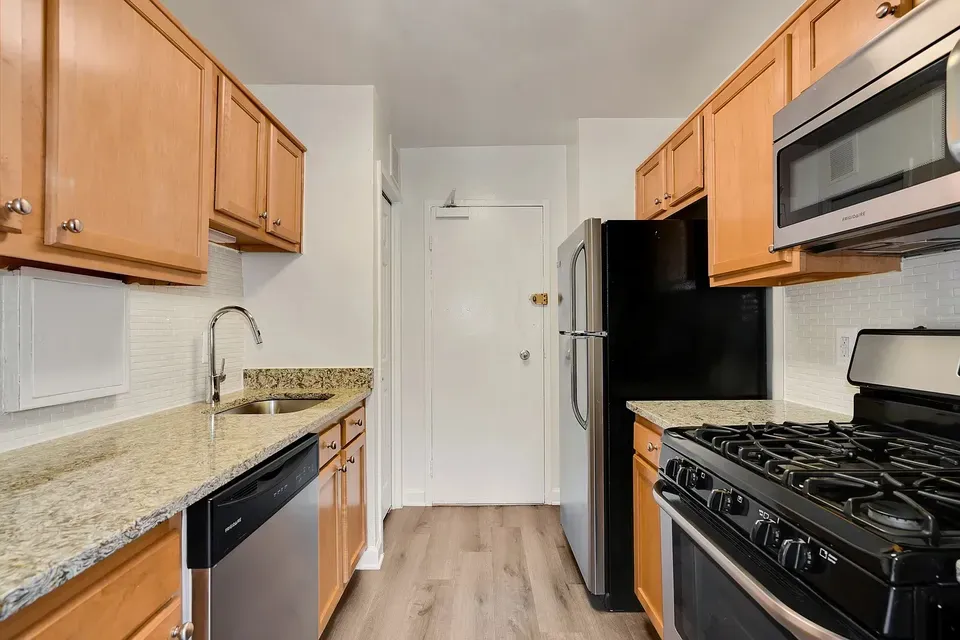 3 Bed 2 Bath Urban Residential Condo in Arlington, VA - 1