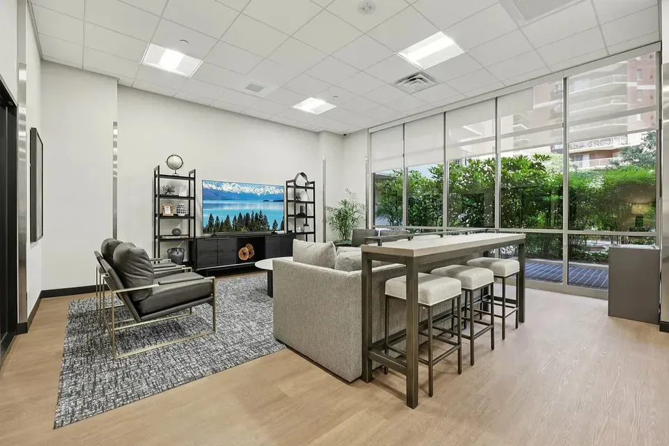 3 Bed 2 Bath Urban Residential Condo in Arlington, VA - 4