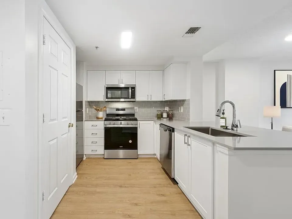 3 Bed 2 Bath Urban Residential Condo in Arlington, VA - 1