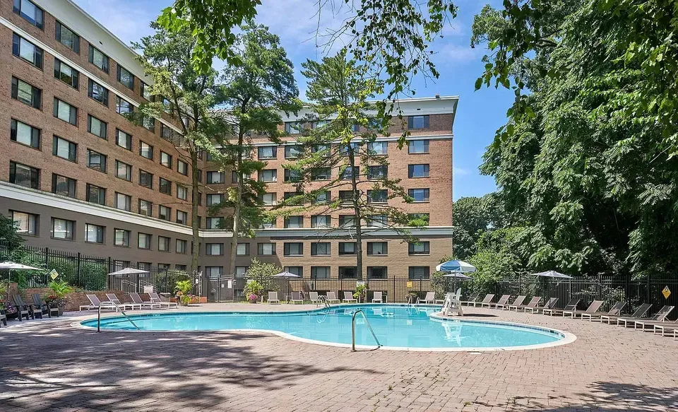 3 Bed 2 Bath Urban Residential Condo in Arlington, VA - 2
