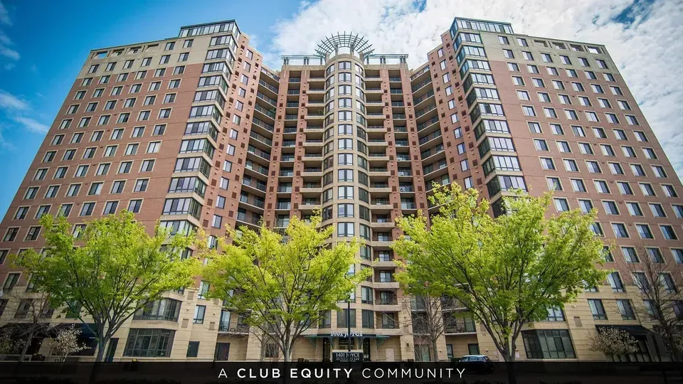 3 Bed 2 Bath Urban Residential Condo in Arlington, VA - 1
