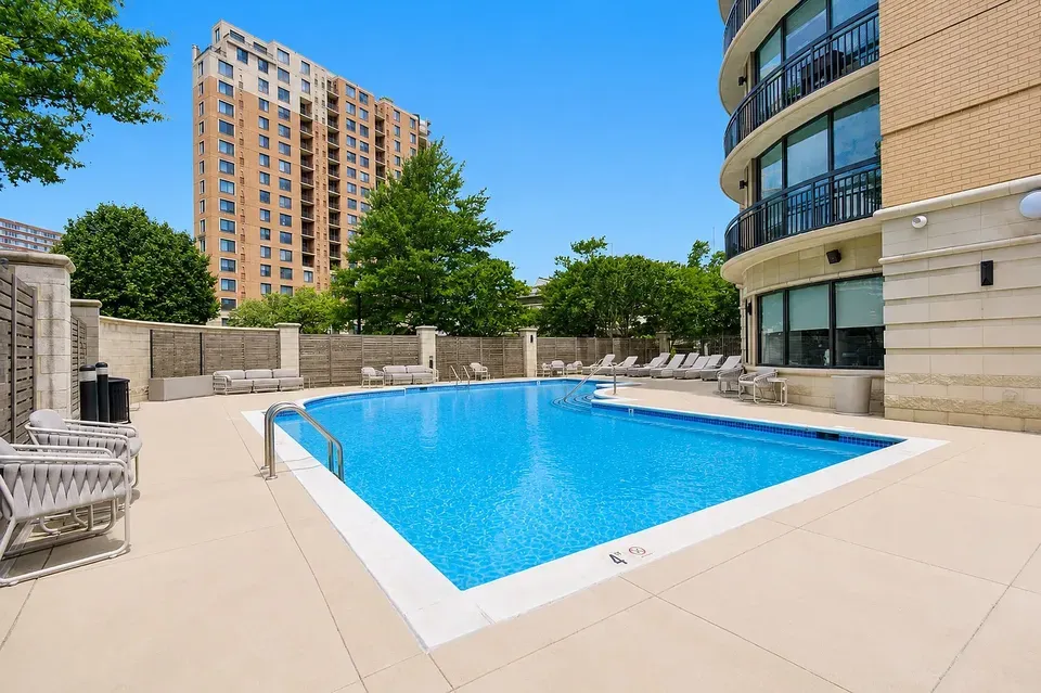 3 Bed 2 Bath Urban Residential Condo in Arlington, VA - 1