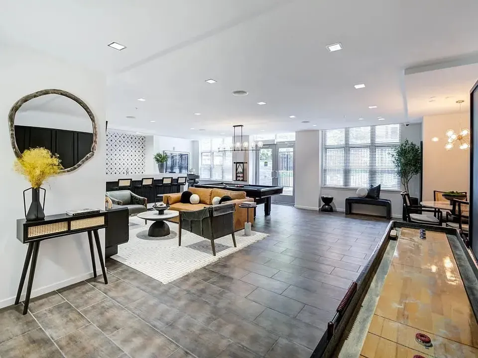 3 Bed 2 Bath Urban Residential Condo in Arlington, VA - 5
