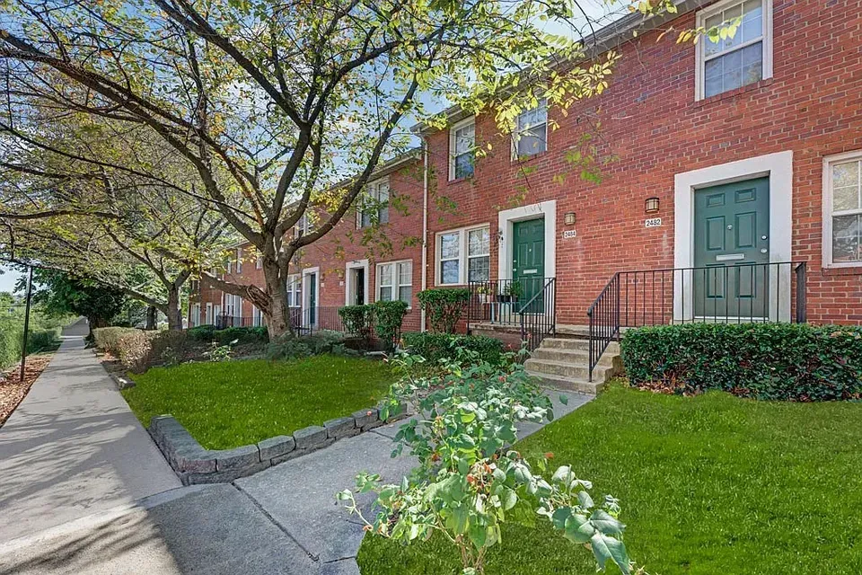 3 Bed 2 Bath Urban Residential Condo in Arlington, VA - 1