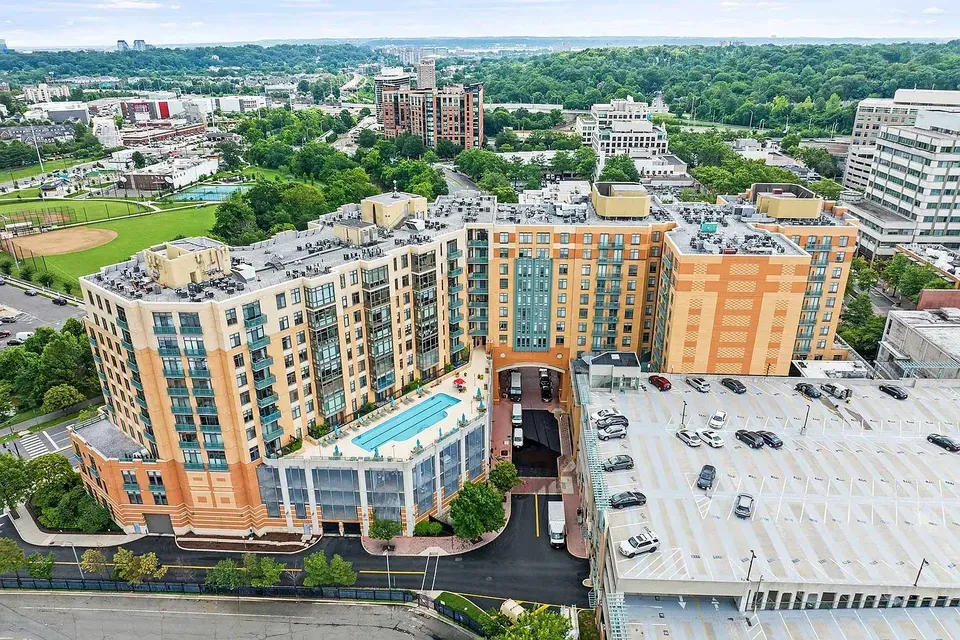 3 Bed 2 Bath Urban Residential Condo in Arlington, VA - 3