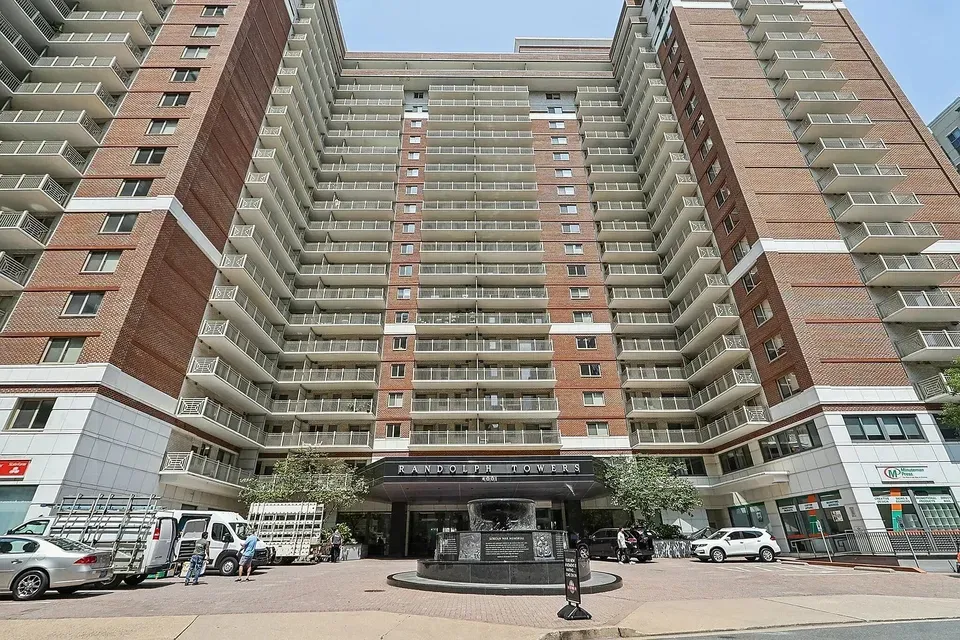 3 Bed 2 Bath Urban Residential Condo in Arlington, VA - 1
