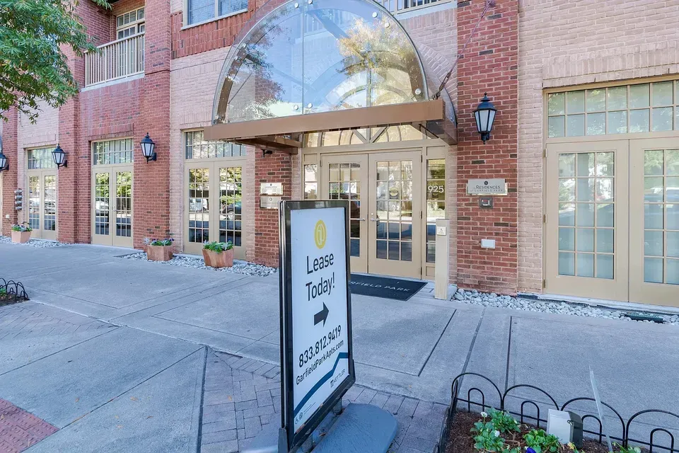 3 Bed 2 Bath Urban Residential Condo in Arlington, VA - 3