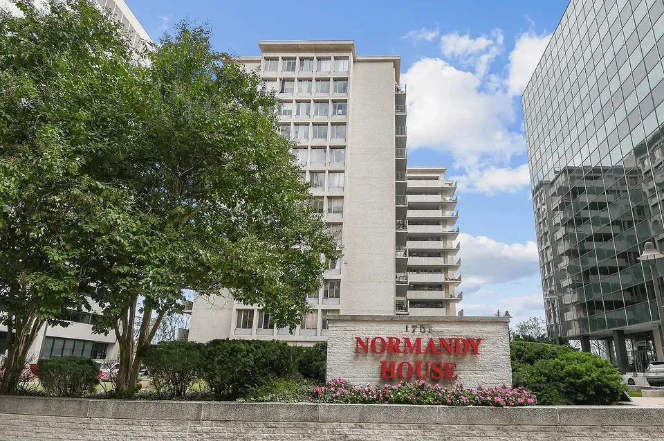 3 Bed 2 Bath Urban Residential Condo in Arlington, VA - 1