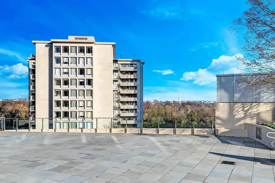 3 Bed 2 Bath Urban Residential Condo in Arlington, VA - 3