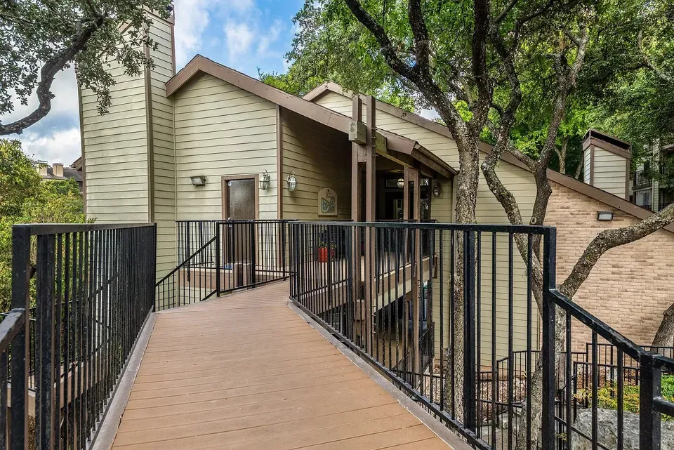 3 Bed 2 Bath Urban Residential Condo in Austin, TX - 2