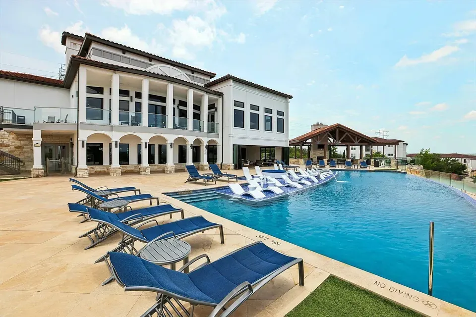 3 Bed 2 Bath Urban Residential Condo in Austin, TX - 2