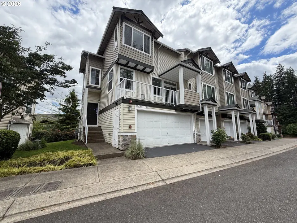3 Bed 2 Bath Urban Residential Condo in Beaverton, OR