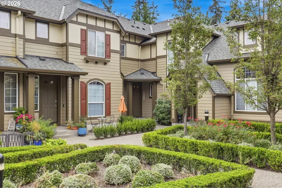 3 Bed 2 Bath Urban Residential Condo in Beaverton, OR