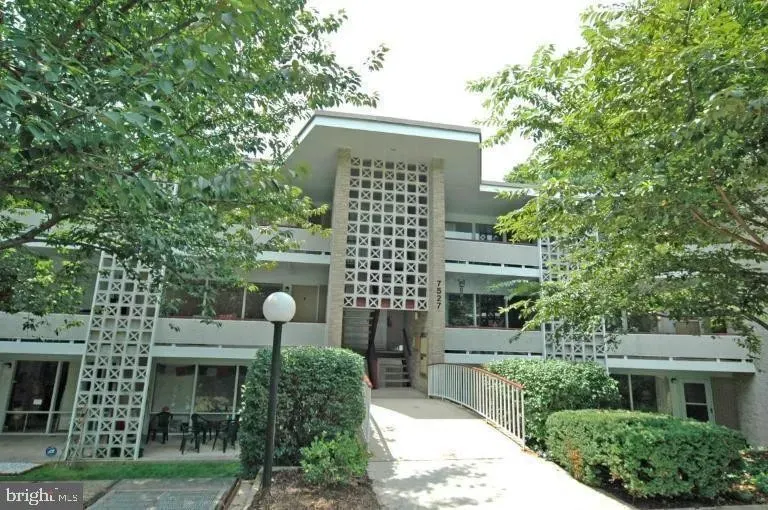 3 Bed 2 Bath Urban Residential Condo in Bethesda, MD - 2