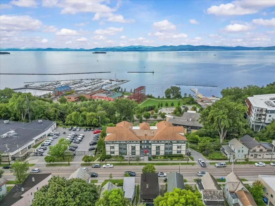 3 Bed 2 Bath Urban Residential Condo in Burlington, VT - 1