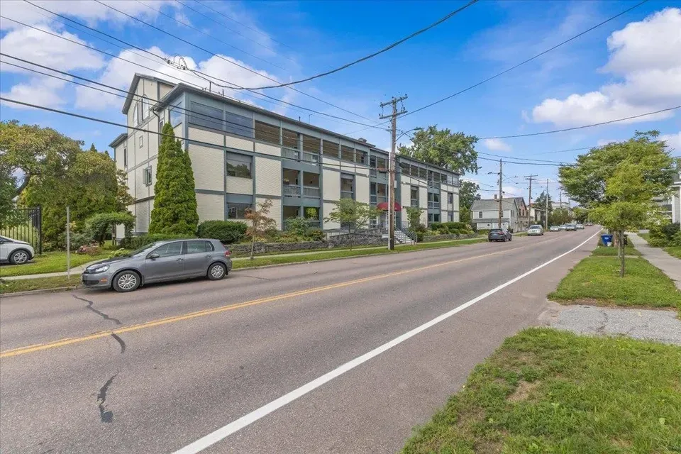 3 Bed 2 Bath Urban Residential Condo in Burlington, VT - 5