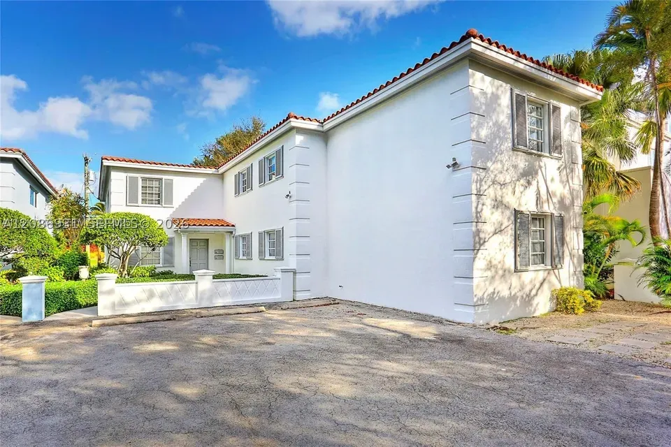 3 Bed 2 Bath Urban Residential Condo in Coral Gables, FL - 1