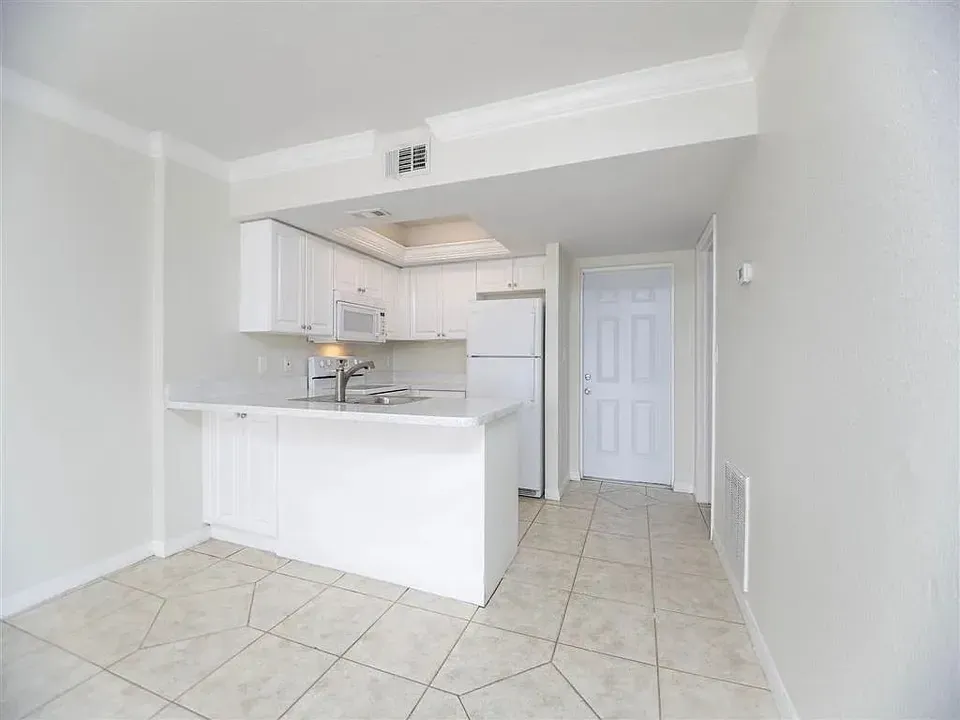 3 Bed 2 Bath Urban Residential Condo in Fort Myers, FL - 1