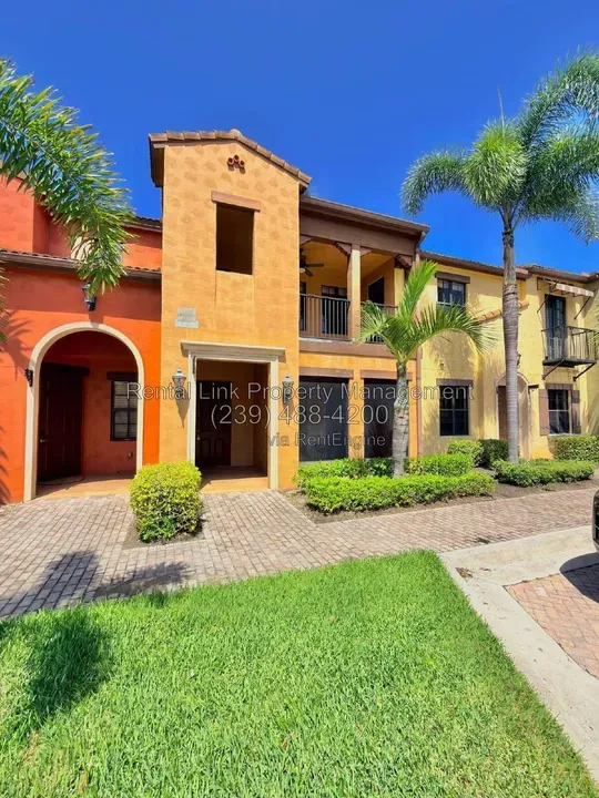 3 Bed 2 Bath Urban Residential Condo in Fort Myers, FL